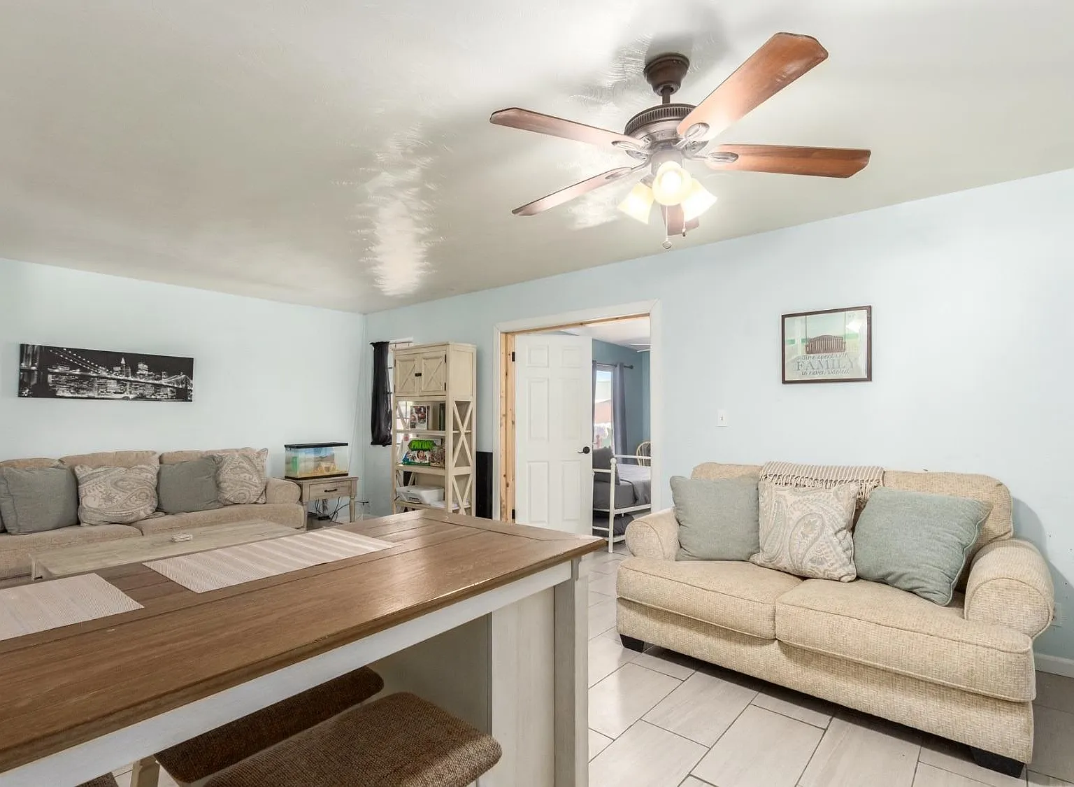 4 bed, 2.5 bath, 2100 sqft, $866 — Photo 4