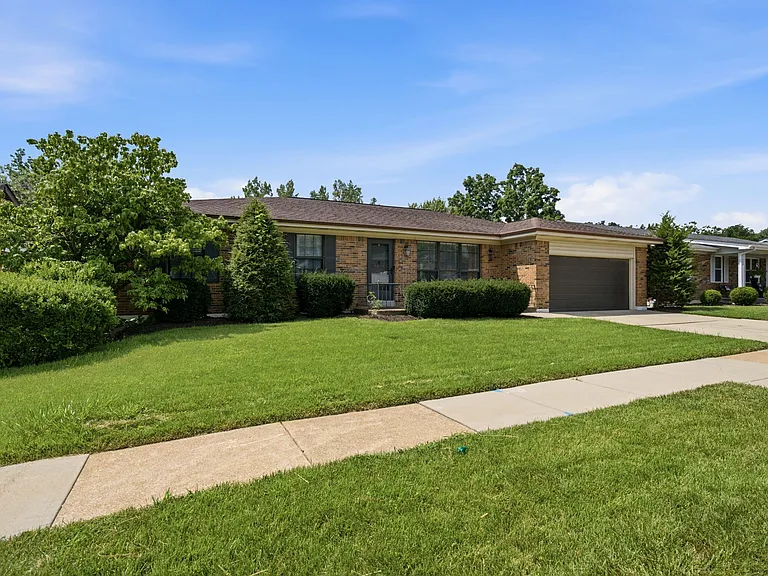 4874 Vermilion Dr — Photo 2