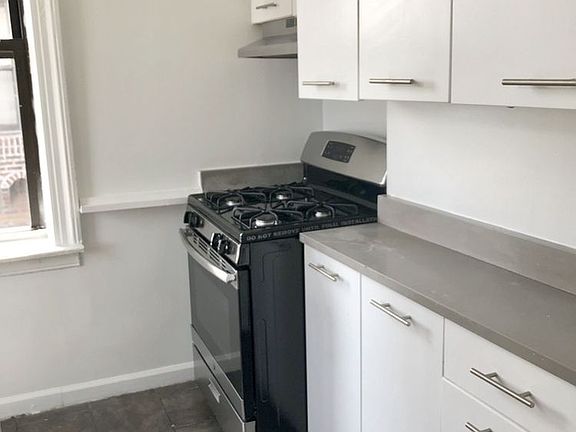 5th image of 3252 33rd St APT E4