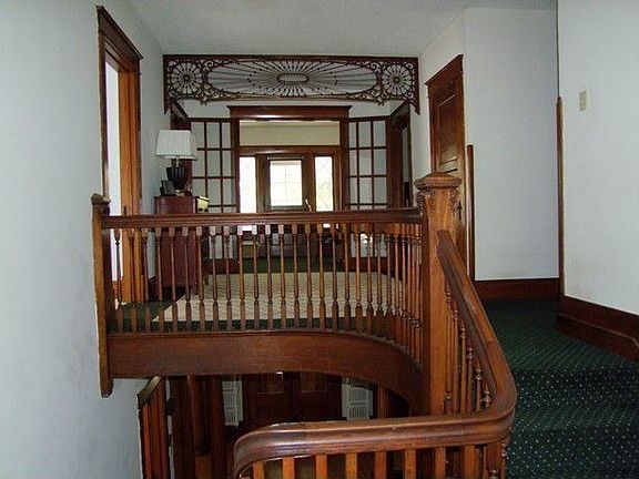 3rd image of 307 Lake Ave