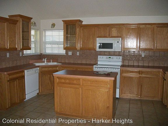 3rd image of 4309 Rosebelle Ave