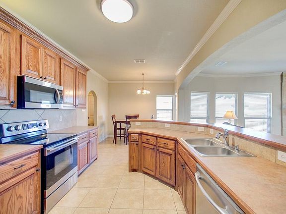 4th image of 208 Regal Ct