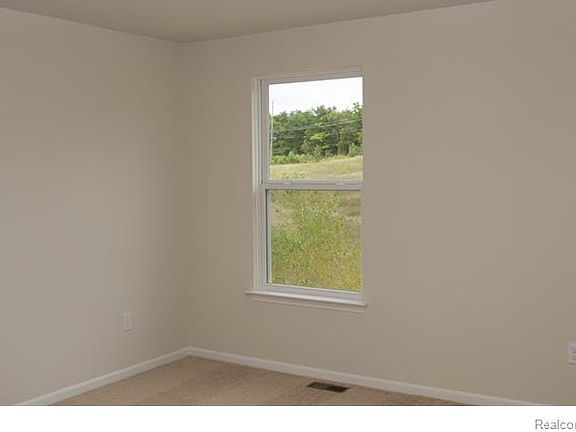 5th image of 130 Rivercrest Ct
