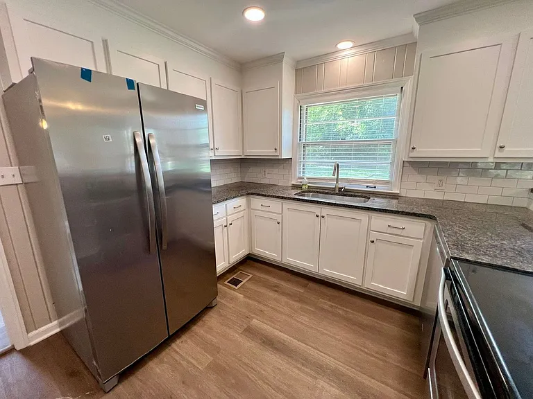 807 Peachtree St — Photo 8