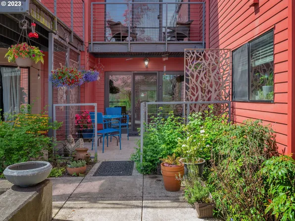 910 NW Naito Pkwy APT I10, Portland, OR 97209
