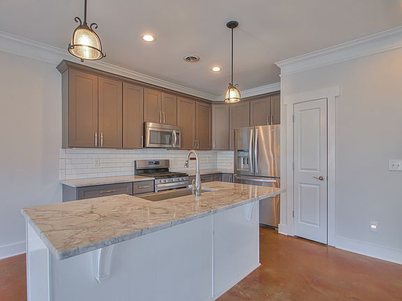 4th image of 1319 Pillow St #B