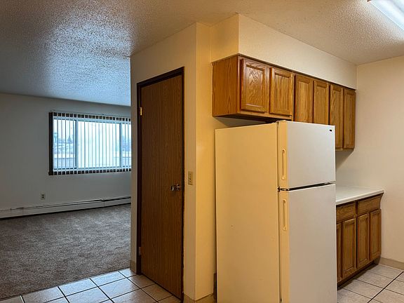 5th image of 424 6th St E #126