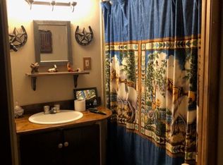 528 Cresthaven Ct, Azle, TX 76020