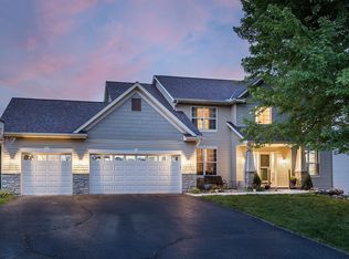 2040 Fountain Ln, Waconia, MN 55387