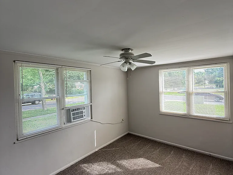129 Farragut Rd #129 — Photo 7