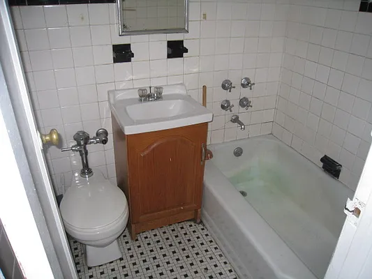 Rented by Alexiou Realty | media 8