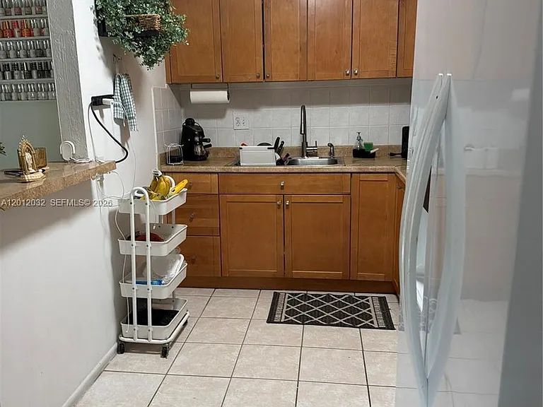 9445 SW 76th St #U6 — Photo 1