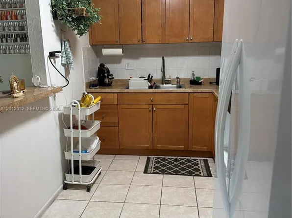 9445 SW 76th St APT U6, Miami, FL 33173