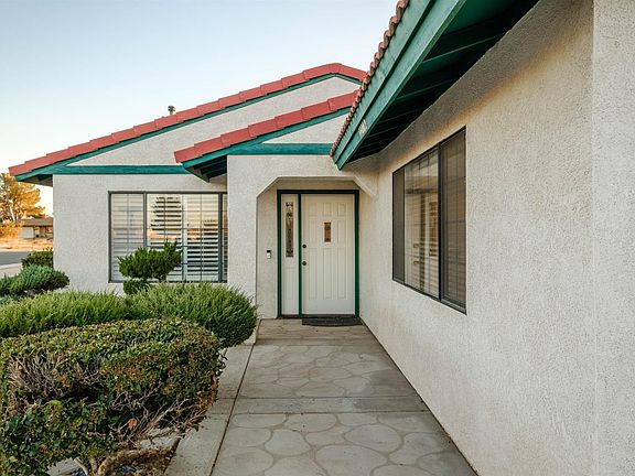 3rd image of 14002 Montecito Way