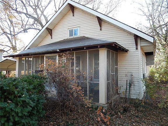 2nd image of 432 E 1st Ave