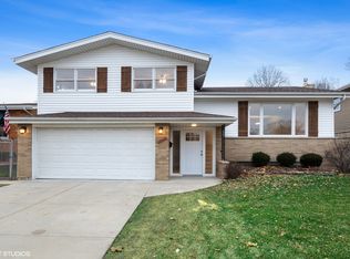 10416 S Georgia Ln, Oak Lawn, IL 60453