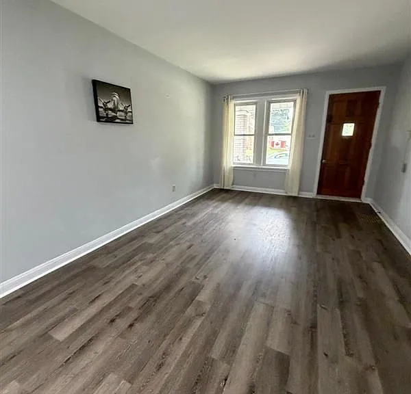 47 Eastman Ave — Photo 7