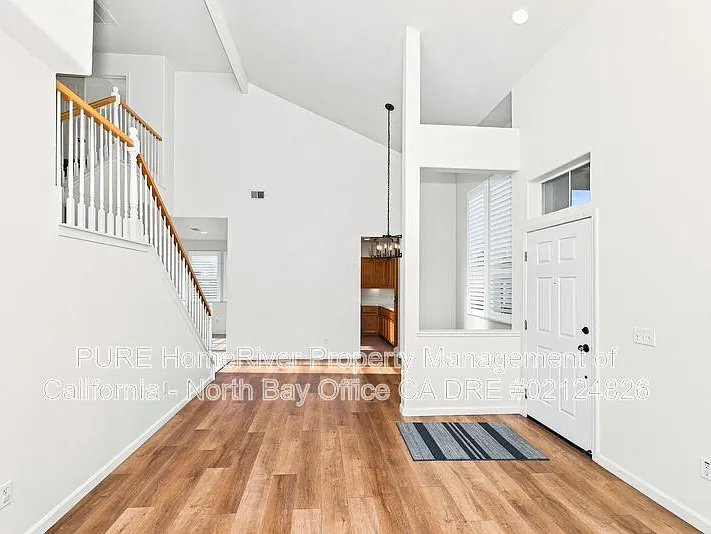 4 bed, 3.0 bath, 2100 sqft, $3,400 — Photo 3