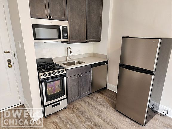 3rd image of 3333 W Diversey Ave