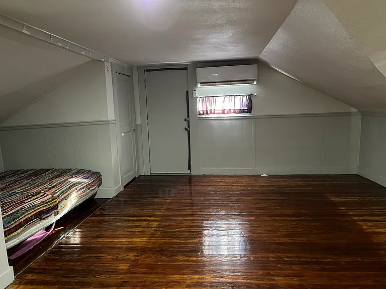 621 S Locust Ave — Photo 3