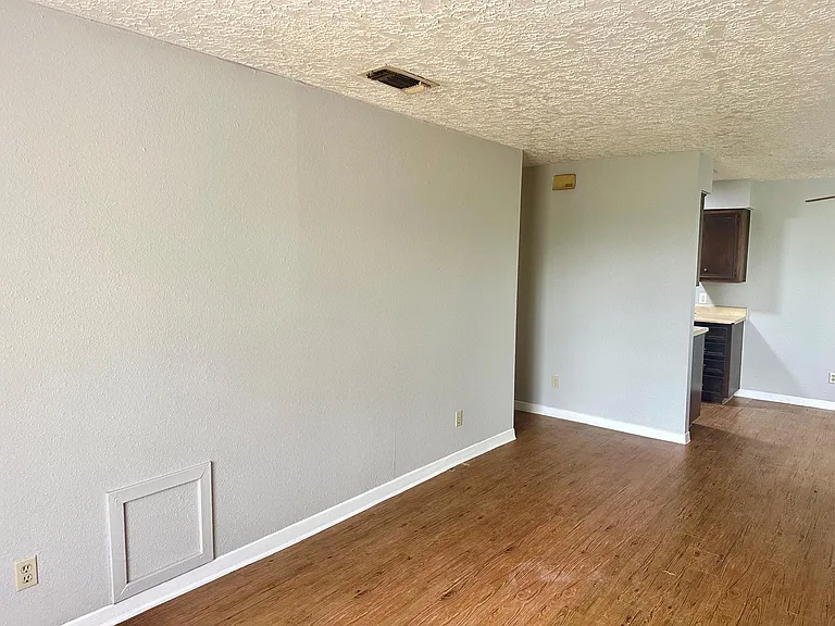 1103 Hillyer St #A — Photo 8