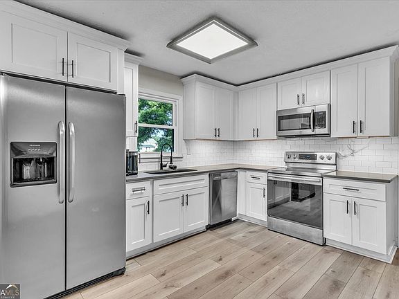 4th image of 161 Carver Rd
