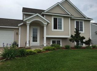 10286 Summerwood Dr, Zeeland, MI 49464