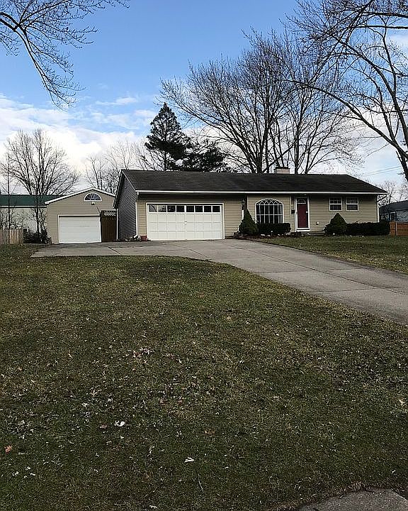 1st image of 16 Circle Dr