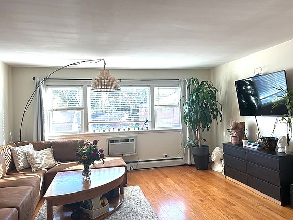 3rd image of 10137 Hartford Ct APT 3C