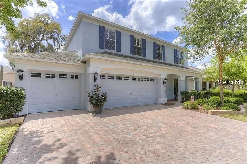 4 bed, 2.5 bath, 2515 sqft, $2,500 — Photo 2