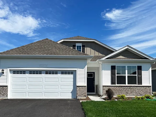 840 Mesa Ln, Pingree Grove, IL 60140