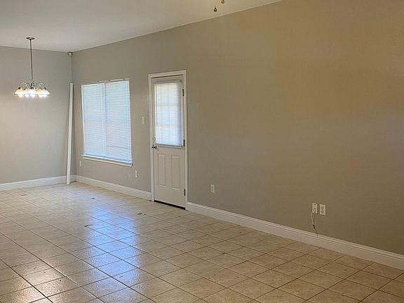 Living room / dining room area