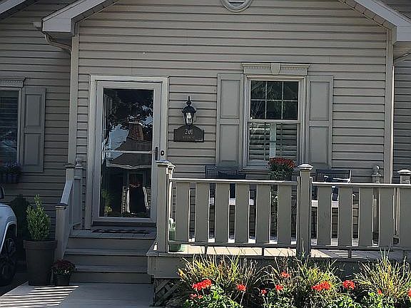 2nd image of 201 Willow St
