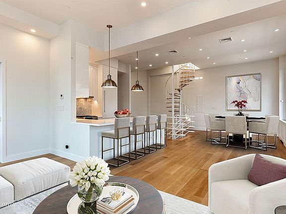 5th image of 14 E 4th St Unit Penthouse 1108