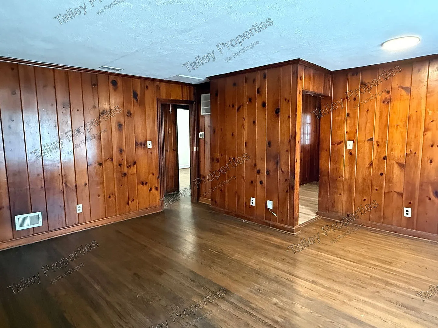 2 bed, 1.0 bath, 910 sqft, $1,199 — Photo 2