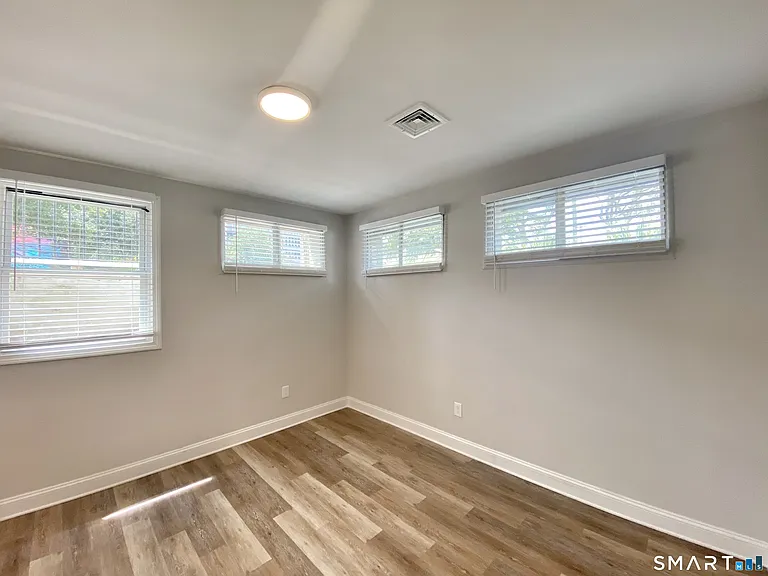 1 Mott Ave #6 — Photo 4