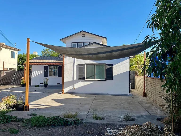 220 E Hellman Ave — Photo 4