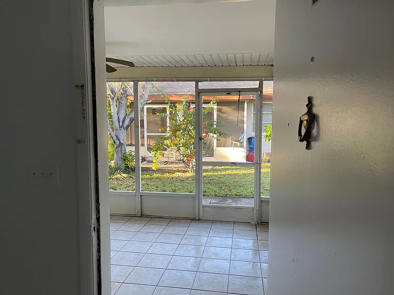 FRONT PORCH LANAI