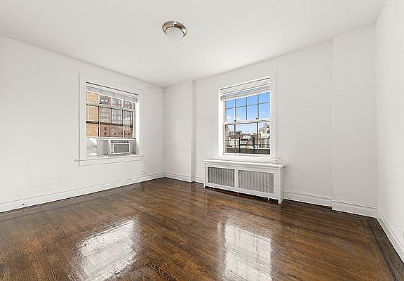 4th image of 1 Bank St APT 6M