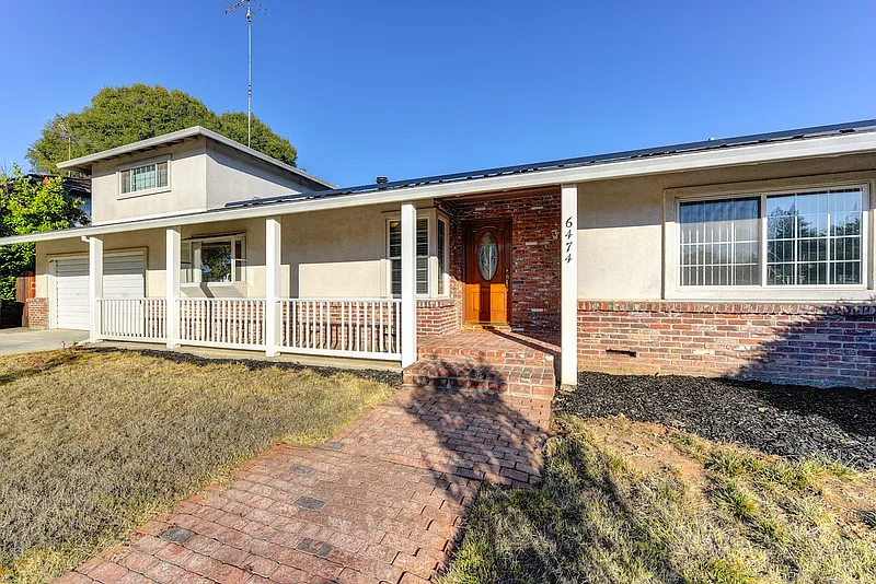 6474 Woodhills Way photo 1