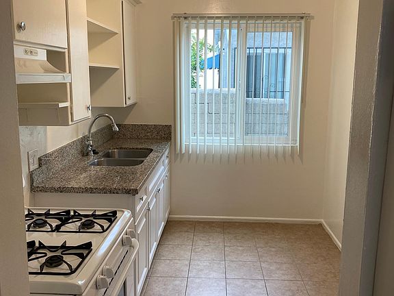5th image of 214 W Maple St APT 5
