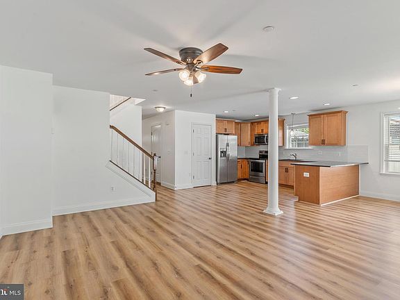 5th image of 808 204th St
