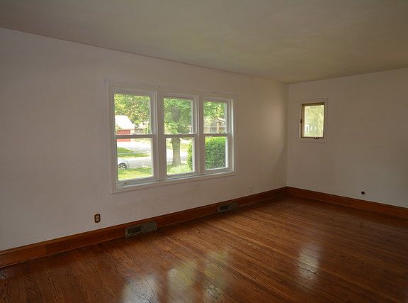 4th image of 917 W Atlantic Ave