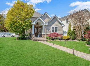 2725 Marion St, Bellmore, NY 11710