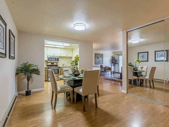 3rd image of 1031 Crestview Dr APT 218