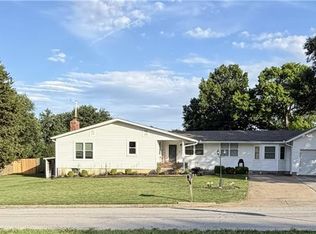 33655 Hillcrest St, De Soto, KS 66018