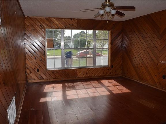 3rd image of 7121 Willowwood St
