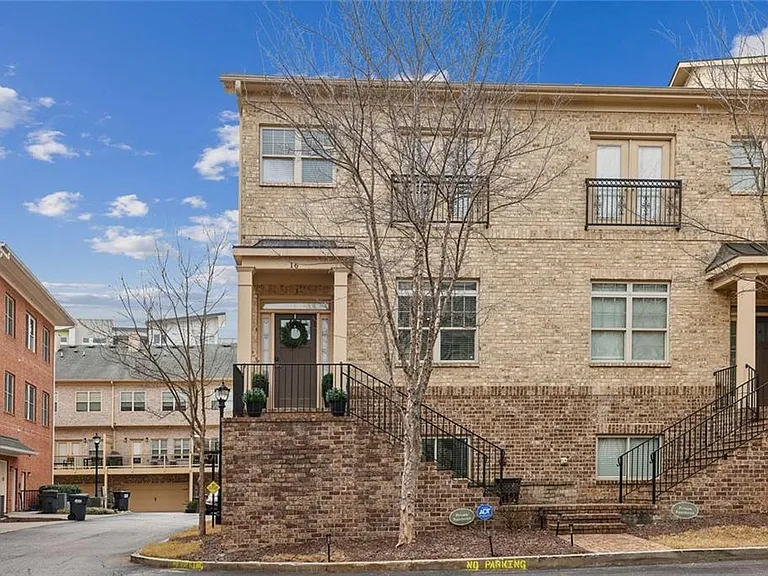 745 Fountainhead Ln NE #16 — Photo 1