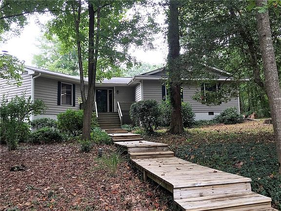 2nd image of 2750 Meadow Oak Dr