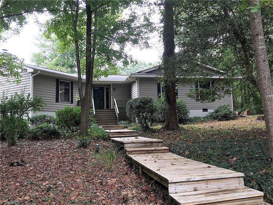 1st image of 2750 Meadow Oak Dr